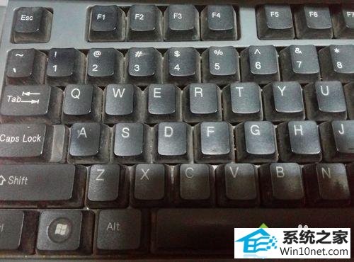找到键盘的“Esc” winxp系统台式电脑开机速度缓慢一直显示代码的图文步骤