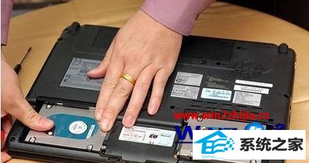 win10系统双硬盘经常提示“盘符交错”的解决方法